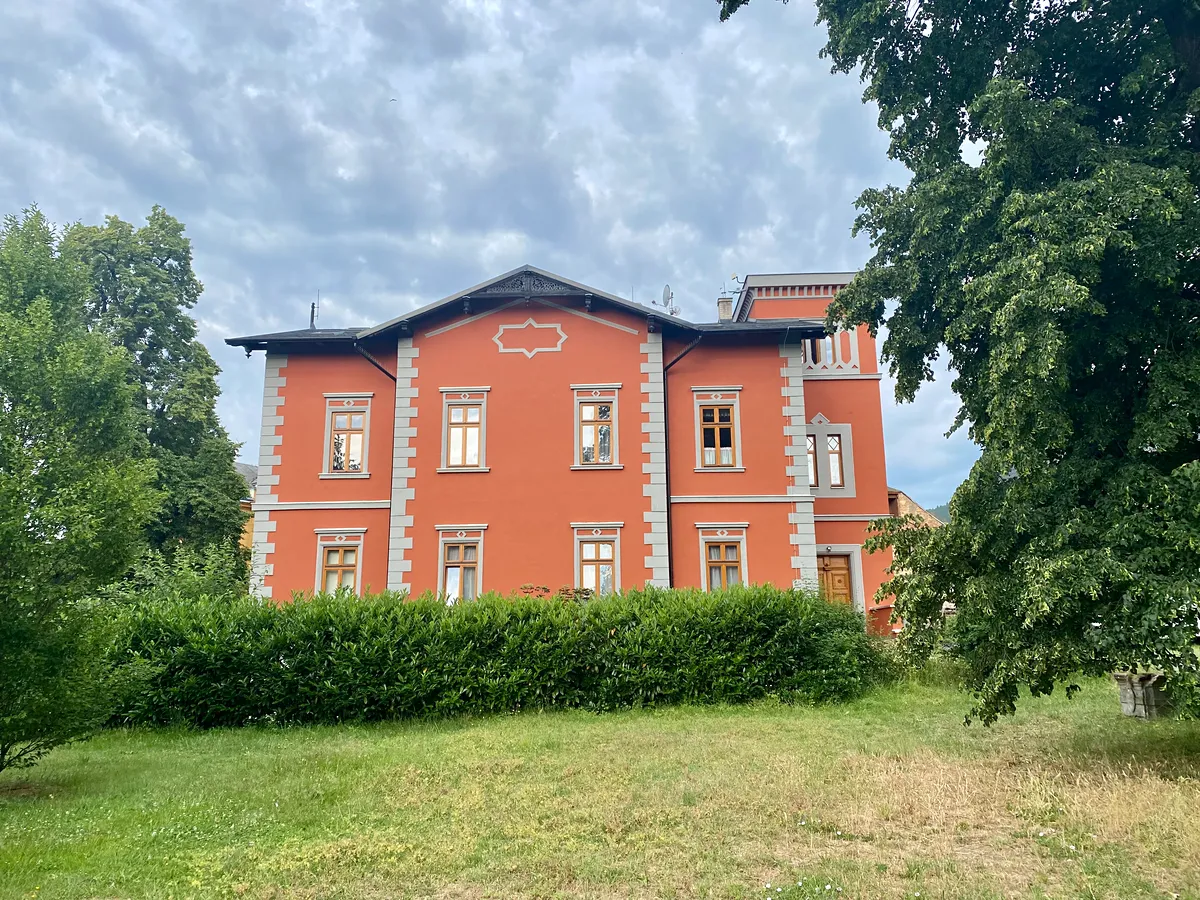 Prodej vily 900 m², pozemek 300 m²